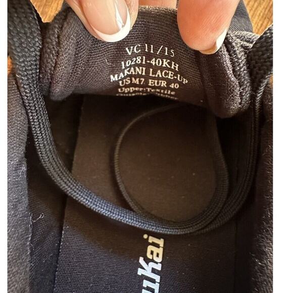 Olukai Makani Black Canvas Lace Up Casual Sneaker Tan Leather Accents SZ 7 - Picture 9 of 9
